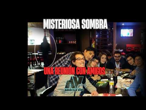Misteriosa sombra en una reunión de amigos