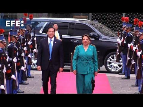 Presidenta de Honduras encabeza los actos conmemorativos a los 203 años de la independencia del país