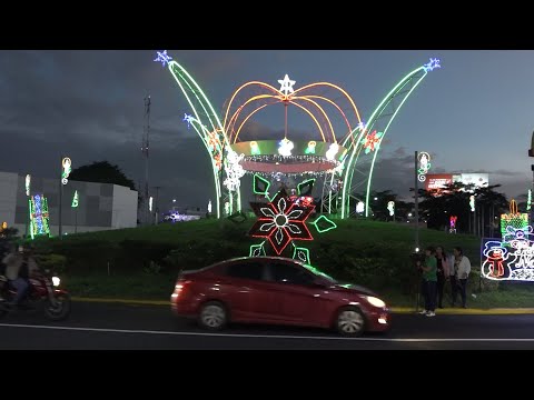 Managua luce adornada con adornos navideños
