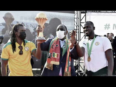 CAN-2022 : le Sénégal récompense généreusement ses héros, en argent et en foncier • FRANCE 24