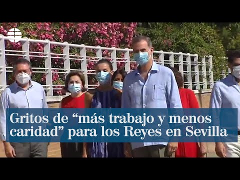 Gritos de “más trabajo y menos caridad para los Reyes en Sevilla