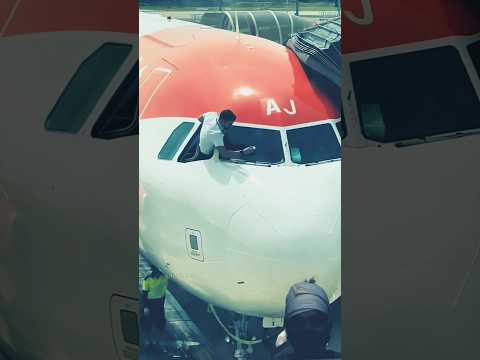 हवाई जहाज क्या कुछ झेल सकता है? ( Aeroplane can fly on his 1St engine)