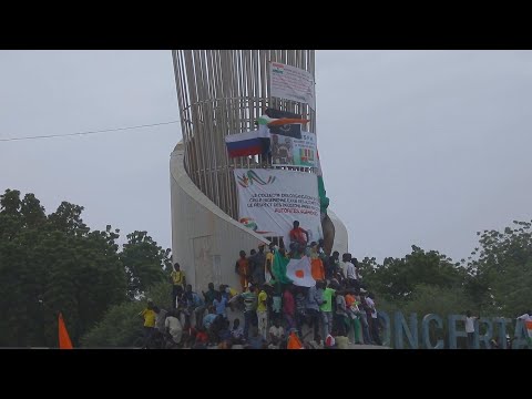 Thousands demonstrate in support of Niger coup