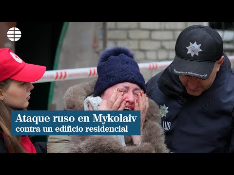 Zelenski comparte un vídeo de un ataque ruso sobre un edificio residencial en Mikolaiv