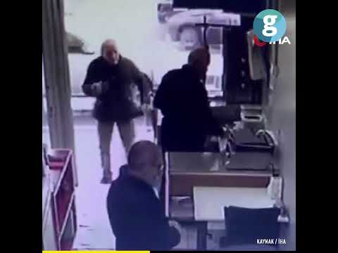 Esnaftan iki ayrı kahramanlık: Müşteriyi boğulmaktan, çocuğu araç altında kalmaktan kurtardı