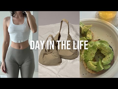 DAVIS: DAY IN THE LIFE | WHAT'S IN MY BAG
