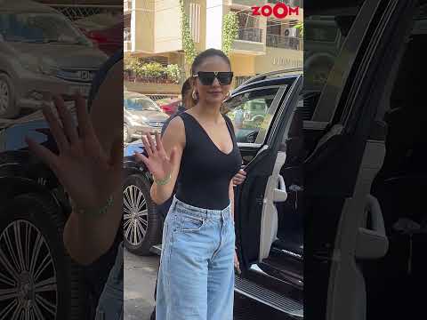 Rakul Preet Singh Sweetly Waves at Paps, Wins Hearts #shorts #rakulpreetsingh