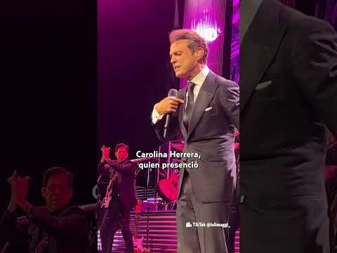 ¡Todo un caballero! Luis Miguel detiene su concierto para darle un beso a Carolina Herrera