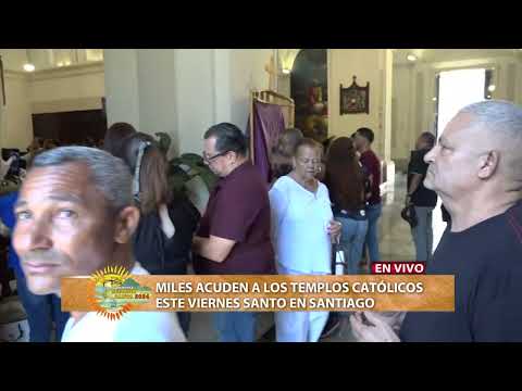 Miles acuden a los centros católicos este viernes en Santiago
