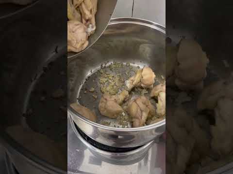 Cánh gà xào chua ngọt rất mềm và ngon