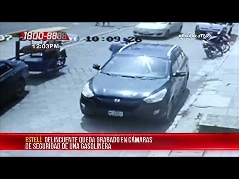 A plena luz del día captan a sujeto robando dinero de un carro en Estelí - Nicaragua