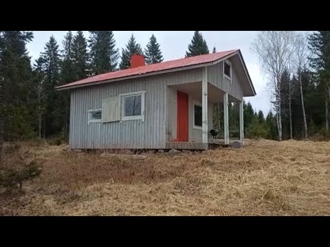 Vähällä käytöllä oleva avoin saunamökki