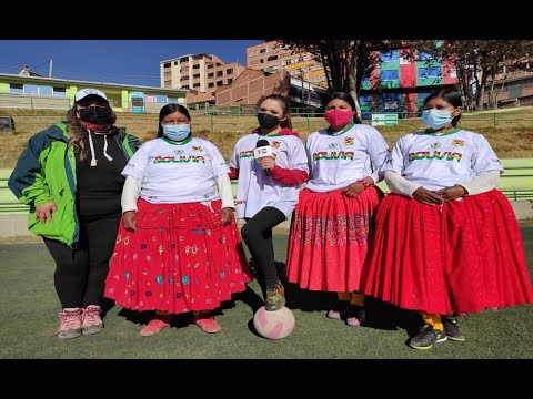 ¡En las alturas! Cholitas escaladoras jugarán fútbol en el Huayna Potosí