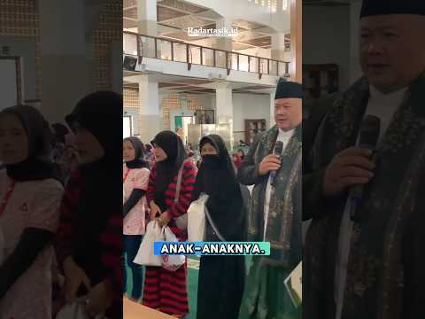 Jelang Ramadan Ribuan Warga Antre Untuk Dapatkan Beras Gratis di Masjid Agung Kota Tasikmalaya