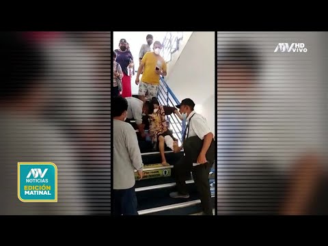 Mujer enyesada tiene que bajar las escaleras arrastrándose por falta de ascensor