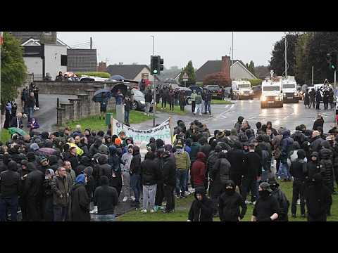 Northern Ireland: 2,000 protesters block disputed Portadown march