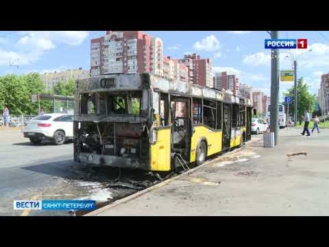 У станции метро Беговая загорелся пассажирский автобус