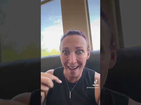 TEACHABLE MOMENT!! How I carry a purse as a wheelchair user? #sci #wheelchair