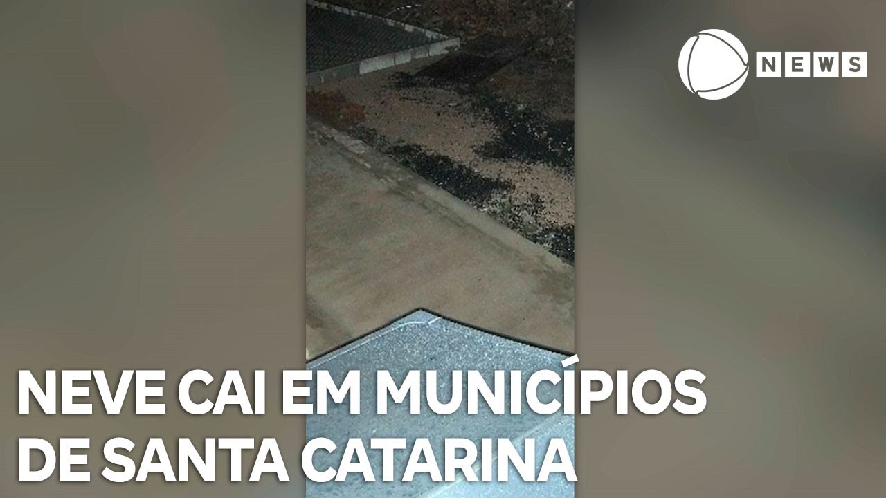 Neve cai em três municípios de Santa Catarina