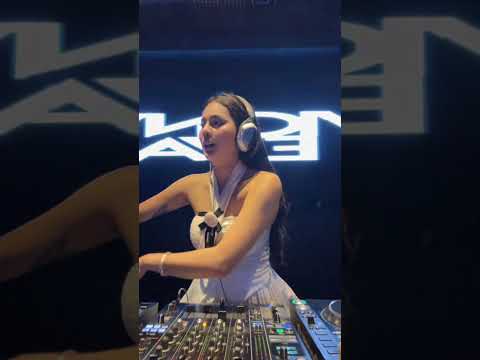 Live Performance DJ Viony Eva | Full Bass Bikin Goyang!