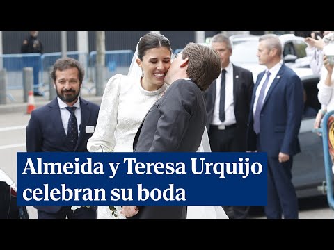Almeida y Teresa Urquijo celebran su boda arropados por Feijóo y Don Juan Carlos