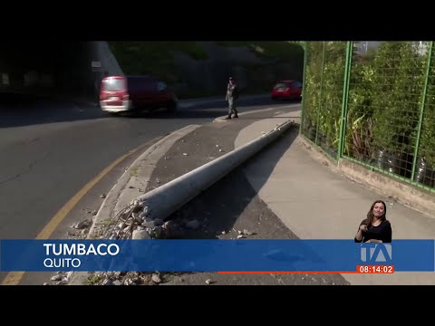 Vecinos de Tumbaco, nororiente de Quito, piden el retiro de un poste caído en la vereda