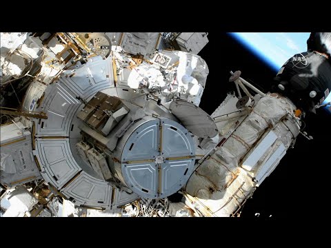Début de la sortie dans l'espace de l'astronaute Thomas Pesquet | AFP Images