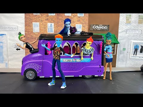Party Bus- A Monster High/Ever After High Stop Motion
