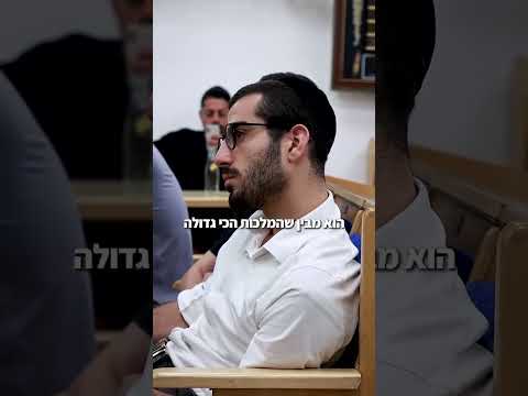 למה בגלל שהם צריכים לשמור על העינים אני צריכה לכסות את עצמי?
