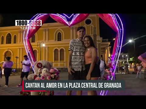 Artistas cantan al amor en la Plaza Central de Granada - Nicaragua