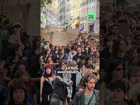 " Le bus <strong>est</strong> avec nous "