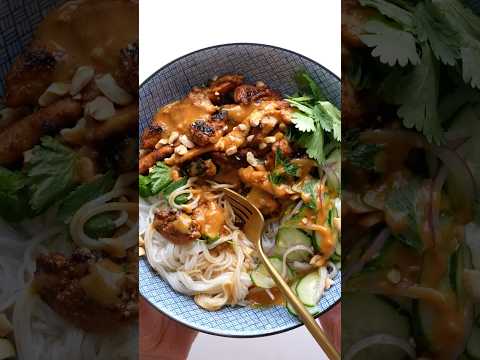 Thai Peanut Chicken Noodle Bowls