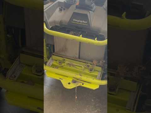 Converting our 2018 RYOBI electric lawnmower to li 00:00 History and background on this mower
14_45 Removing the old lead-acid batteries
22_15 Changing