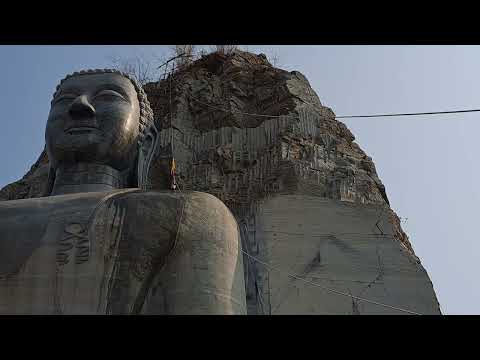 สรงน้ำพระองค์ใหญ่วันสงกรานต์