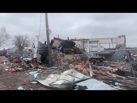 Ohio residents clean up after one or more deadly tornadoes