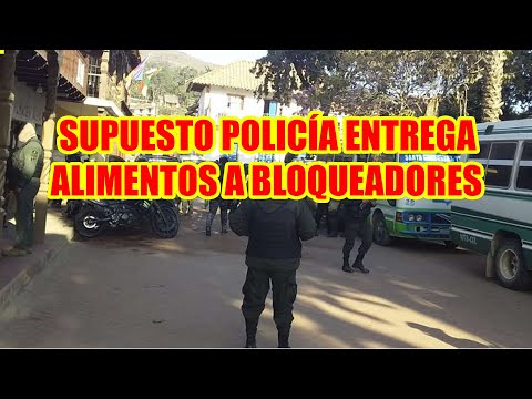 SUPUESTO POLICÍA ENTREGA ALIMENTOS A BLOQUEDORES EN BOLIVIA..