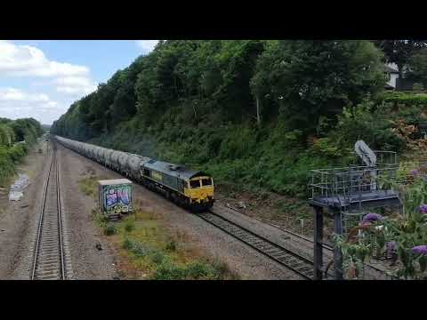Class 66 'Shed' 66526 passing Dore with 6M89 Dewsbury Blue Circle ICI - Hope Earles Sidings 03/08/22