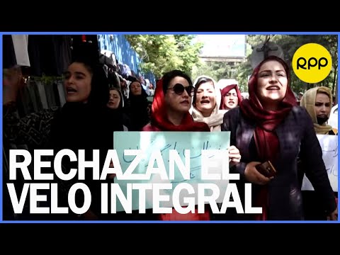 Mujeres en Afganistán protestan el uso obligatorio del velo integral