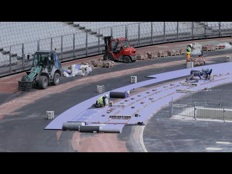 JO-2024: la piste d'athlétisme s'habille de violet | AFP