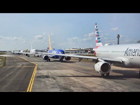 Inmensa cola de aviones en el aeropuerto de Miami ocasiona retrasos de cinco horas