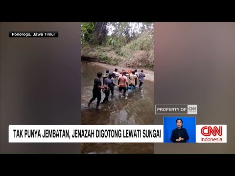 Tak Punya Jembatan, Jenazah Digotong Lewati Sungai