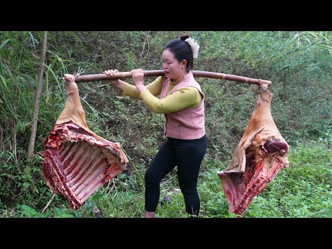 Sliced ​​beef for sale at the market - Cooking a delicious dinner after a hard day's work.