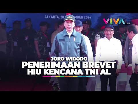 Prabowo Dampingi Jokowi Saat Terima Brevet Hiu Kencana dari TNI AL