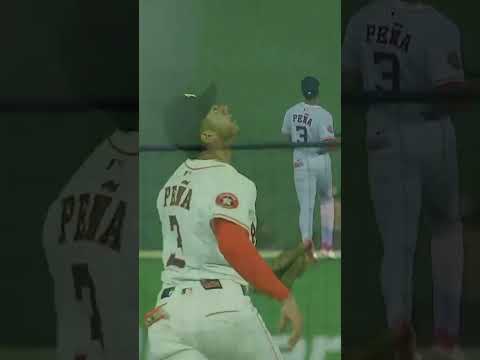 Jeremy Peña covered A LOT of ground to make this catch!