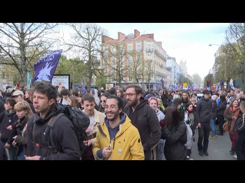 Cerca de 380.000 personas salen a las calles en Francia contra la reforma de las pensiones