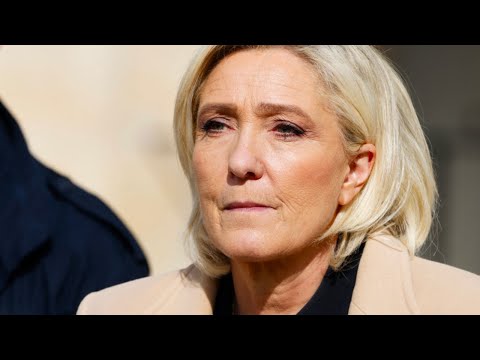 Immigration : à Mayotte, Marine Le Pen tacle Gérald Darmanin sur l'opération Wuambushu
