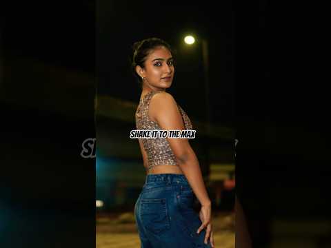 She is shaking to the max ✨️ #shakeittothemax #dancevideo #dancer #reels #trend #songs #bollywood