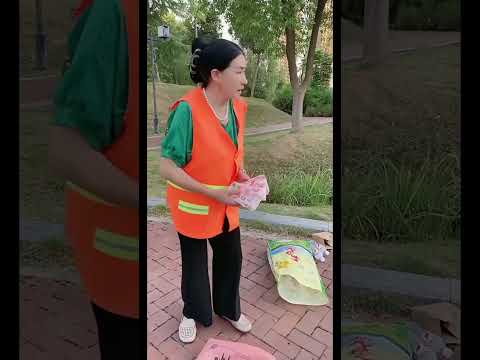 Kind woman help #motivation #positivevibes #lnspiration