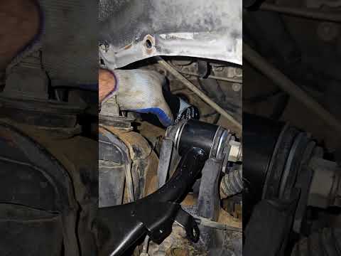 change engine oil filter <strong>Toyota</strong> Land Cruiser #automobile