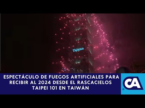 Espectáculo de fuegos artificiales del Año Nuevo en rascacielos Taipei 101